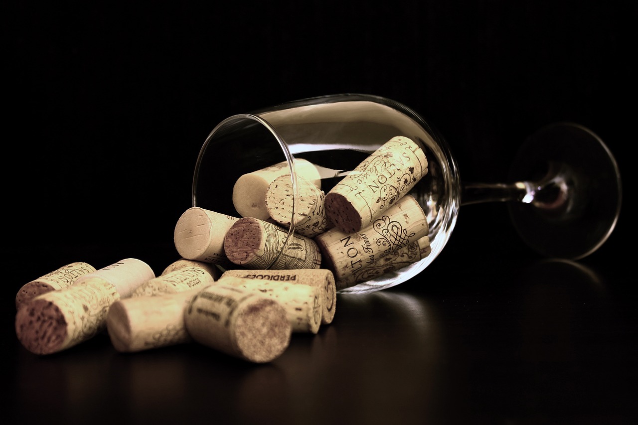 cork, wine, wine glass-738603.jpg
